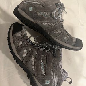 Womens Columbia hiking shoes size 8